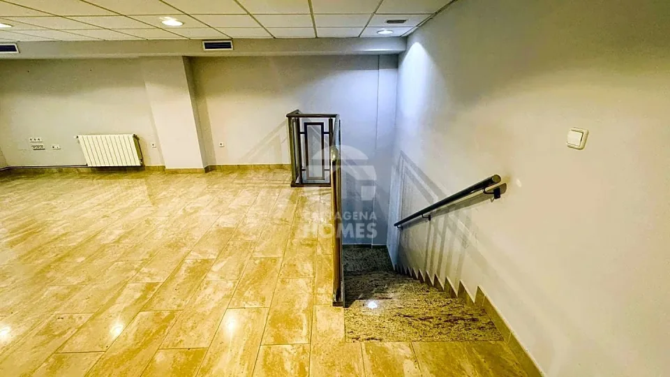 Excelente Local En 2 Plantas En Pleno Centro! en Casco Historico — foto 8