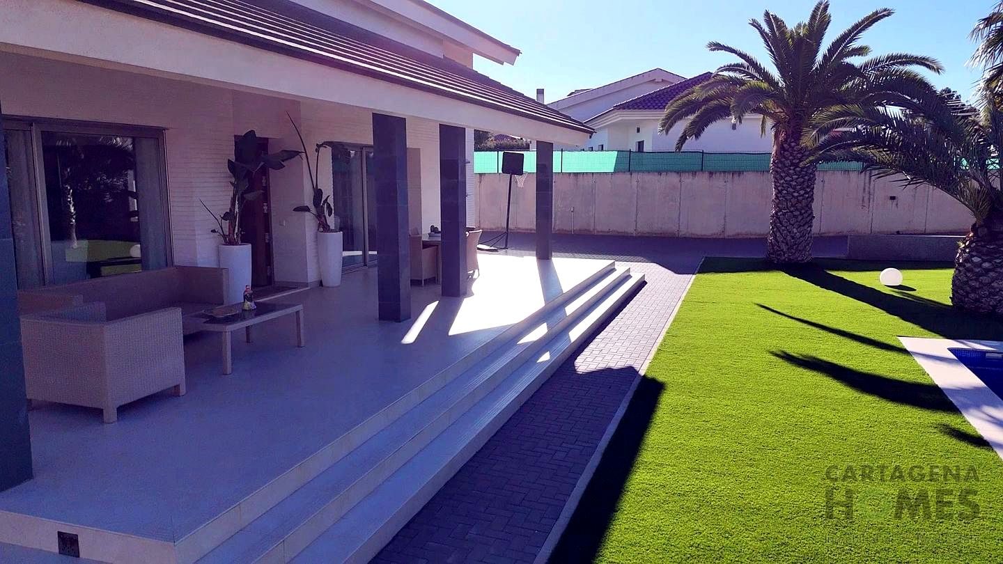 Chaletazo En Planta Baja en Loma de Canteras — foto 4