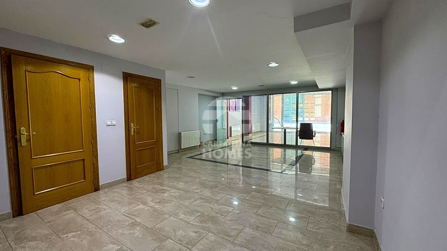 Excelente Local En 2 Plantas En Pleno Centro! en Casco Historico — foto 3