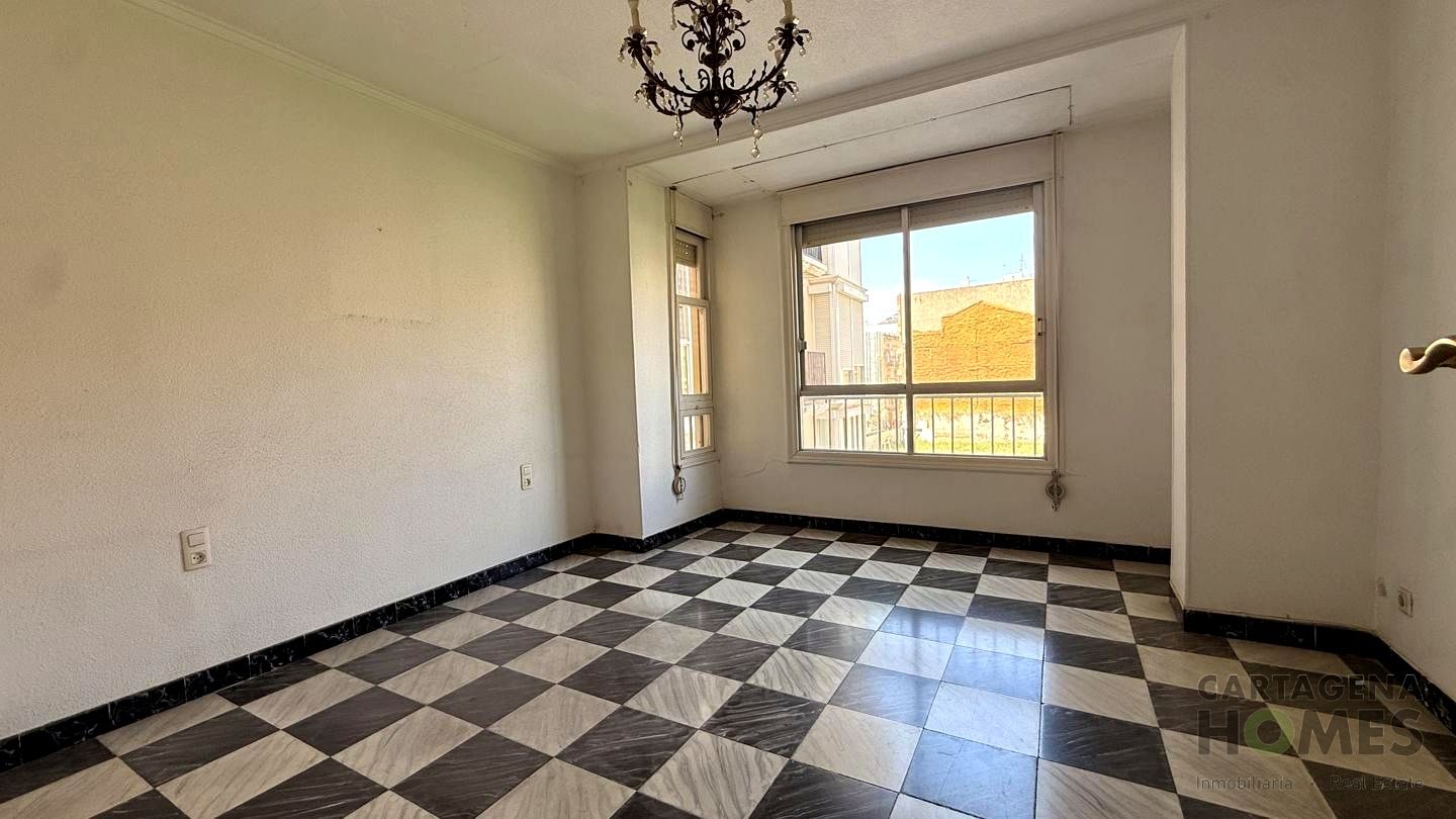 Gran Piso En Plaza Risueño en Casco Historico — foto 11
