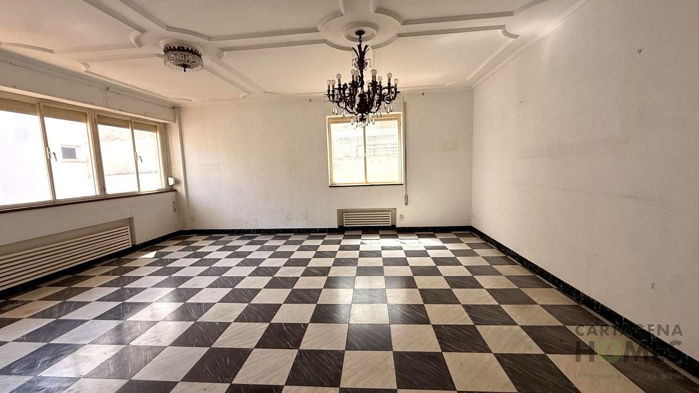 Gran Piso En Plaza Risueño en Casco Historico — foto 9